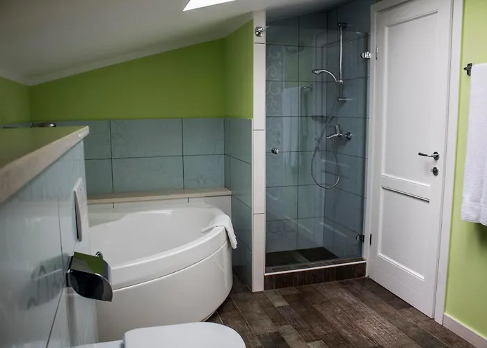 Bacev By Vintage Travel *