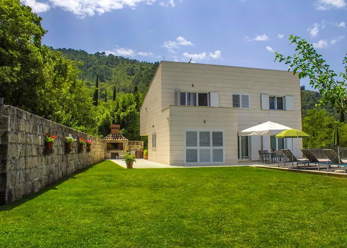 Bacev By Vintage Travel *